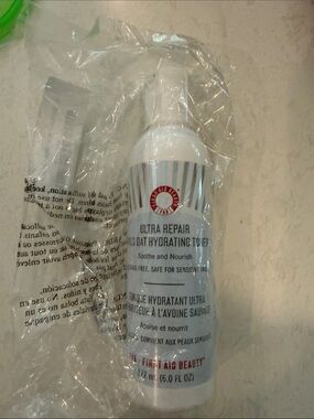First Aid Beauty Ultra Repair Wild Oat Hydrating Toner - White, Light Blue